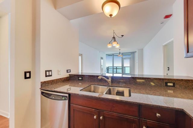 1211 S Prairie Avenue 2003, Chicago, IL 60605