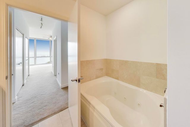 1211 S Prairie Avenue 2003, Chicago, IL 60605