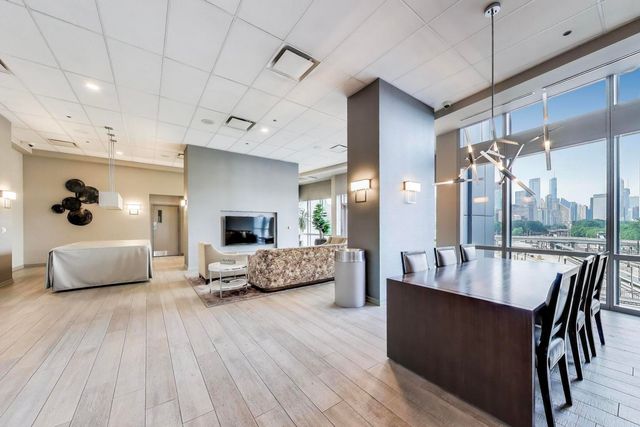 1211 S Prairie Avenue 2003, Chicago, IL 60605