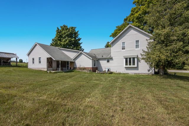 9224 E Duck Lake Road, Suttons Bay Twp, MI 49682