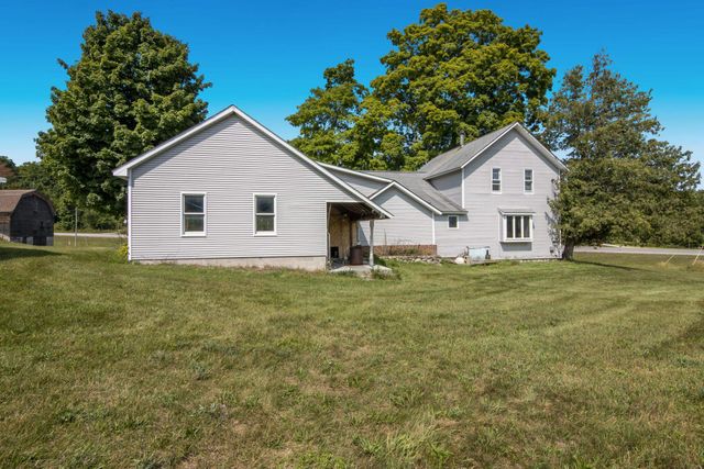 9224 E Duck Lake Road, Suttons Bay Twp, MI 49682
