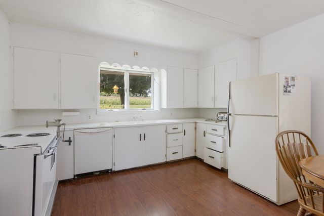 9224 E Duck Lake Road, Suttons Bay Twp, MI 49682