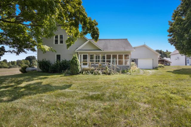 9224 E Duck Lake Road, Suttons Bay Twp, MI 49682