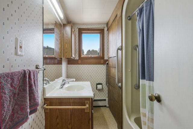 9224 E Duck Lake Road, Suttons Bay Twp, MI 49682