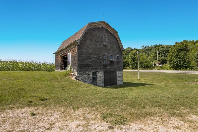 9224 E Duck Lake Road, Suttons Bay Twp, MI 49682