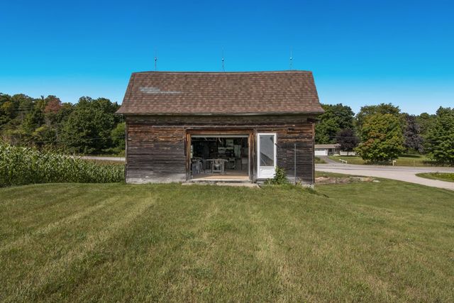 9224 E Duck Lake Road, Suttons Bay Twp, MI 49682