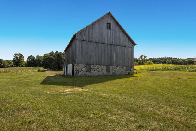 9224 E Duck Lake Road, Suttons Bay Twp, MI 49682