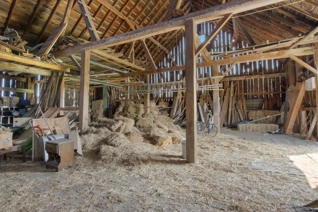 9224 E Duck Lake Road, Suttons Bay Twp, MI 49682