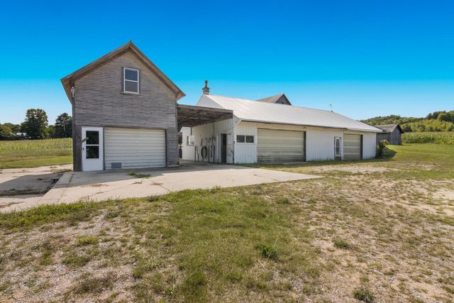 9224 E Duck Lake Road, Suttons Bay Twp, MI 49682