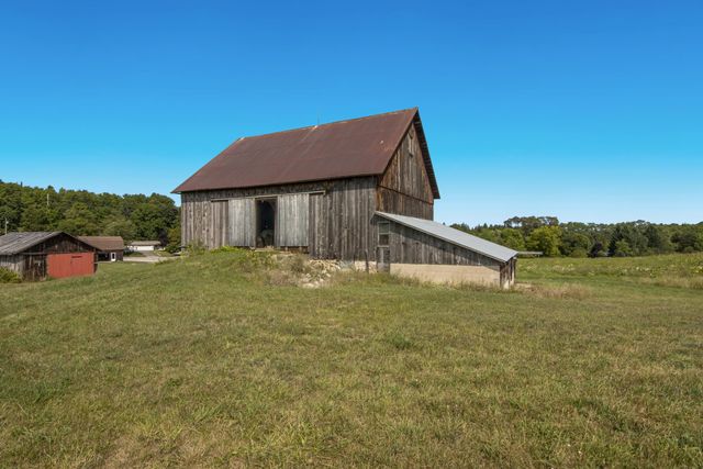 9224 E Duck Lake Road, Suttons Bay Twp, MI 49682
