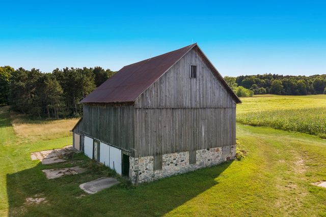 9224 E Duck Lake Road, Suttons Bay Twp, MI 49682