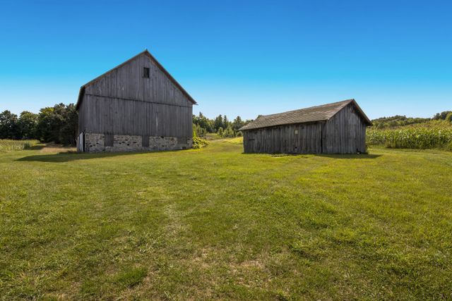 9224 E Duck Lake Road, Suttons Bay Twp, MI 49682