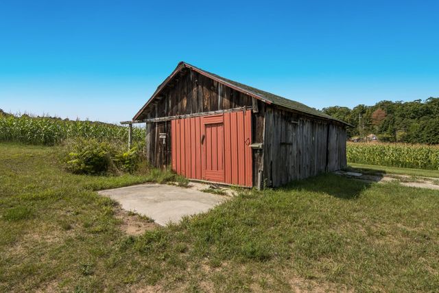 9224 E Duck Lake Road, Suttons Bay Twp, MI 49682