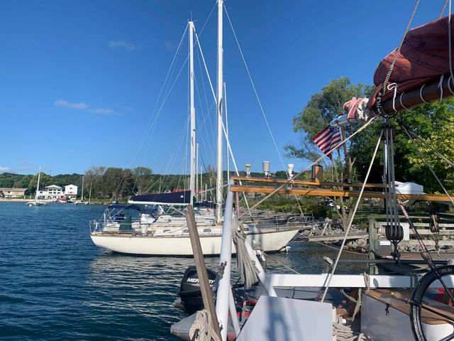 9224 E Duck Lake Road, Suttons Bay Twp, MI 49682