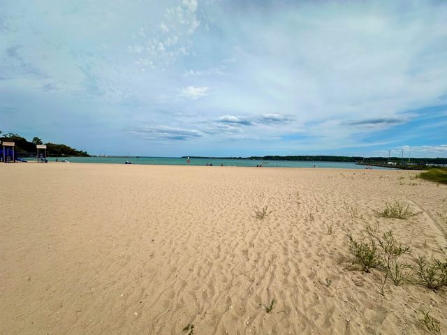 9224 E Duck Lake Road, Suttons Bay Twp, MI 49682