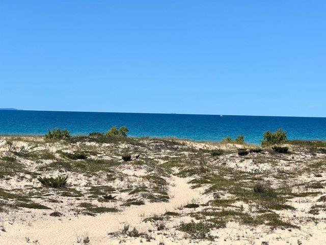 9224 E Duck Lake Road, Suttons Bay Twp, MI 49682