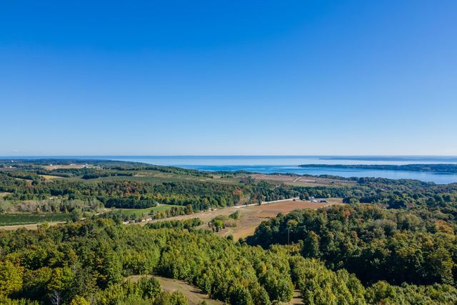 9224 E Duck Lake Road, Suttons Bay Twp, MI 49682