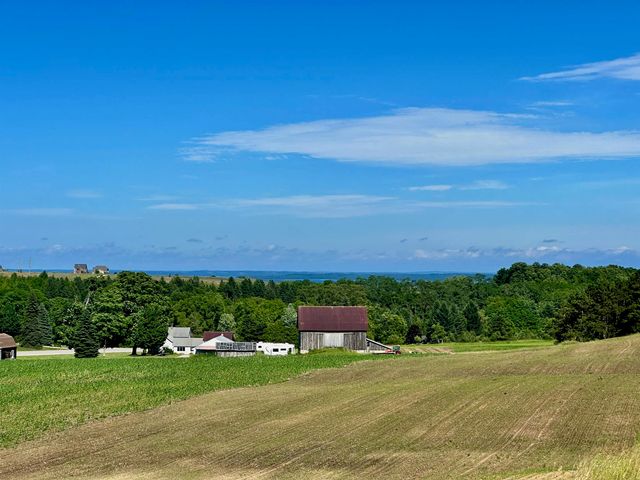 9224 E Duck Lake Road, Suttons Bay Twp, MI 49682