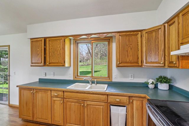 5963 Cherokee Valley Pass, Waunakee, WI 53597