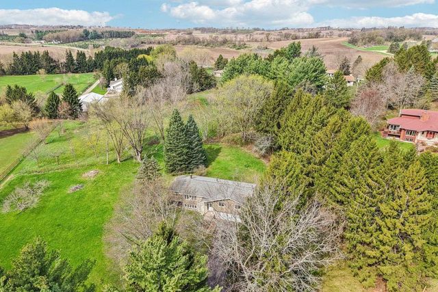 5963 Cherokee Valley Pass, Waunakee, WI 53597