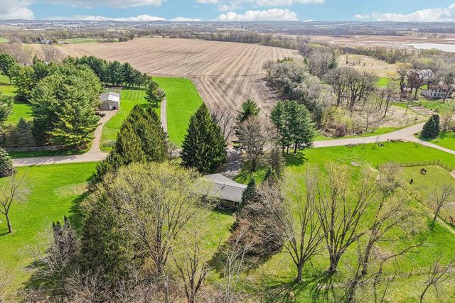 5963 Cherokee Valley Pass, Waunakee, WI 53597