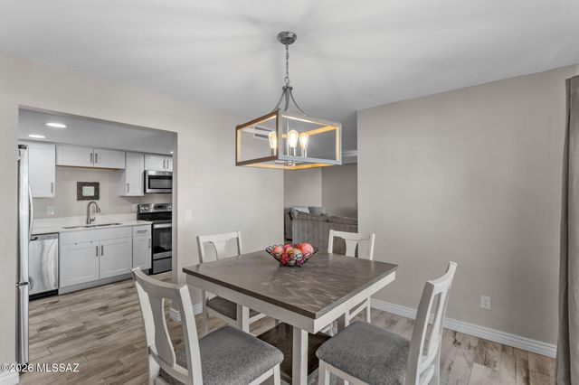 2166 S Calle Polar, Tucson, AZ 85710