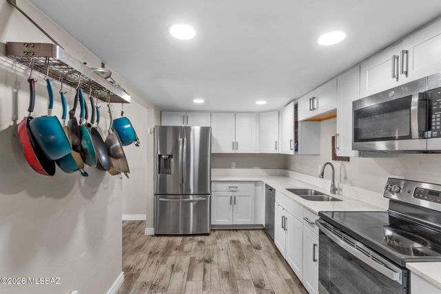 2166 S Calle Polar, Tucson, AZ 85710