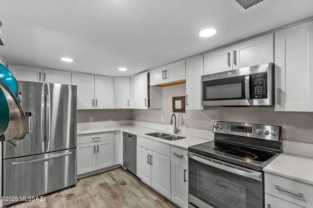 2166 S Calle Polar, Tucson, AZ 85710
