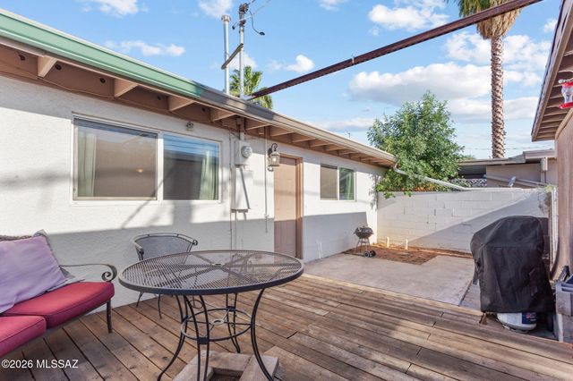 2166 S Calle Polar, Tucson, AZ 85710