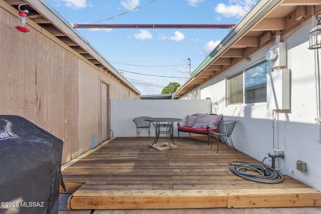 2166 S Calle Polar, Tucson, AZ 85710