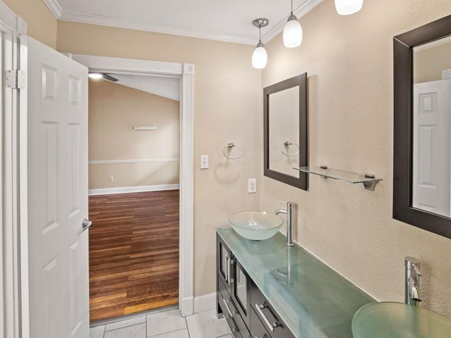 6109 Grass HOLW, Austin, TX 78750