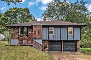 300 N Holder Road, Independence, MO 64050