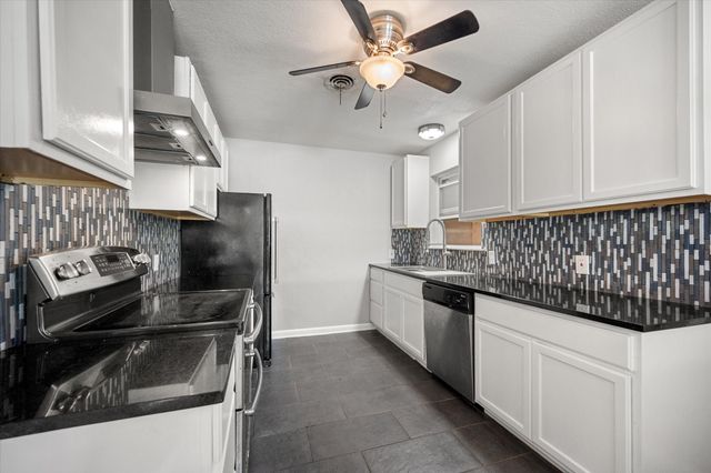 520 Lombardy Lane, Arlington, TX 76013