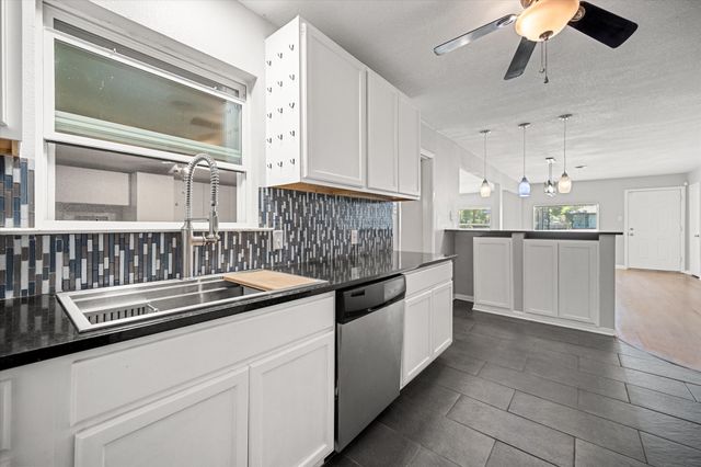 520 Lombardy Lane, Arlington, TX 76013