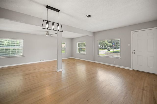 520 Lombardy Lane, Arlington, TX 76013