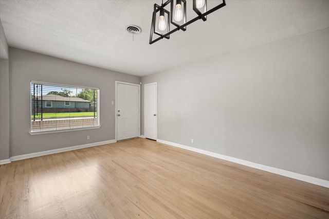520 Lombardy Lane, Arlington, TX 76013