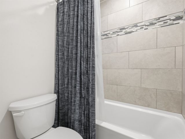201 Sweetwater Drive, Commerce, TX 75428