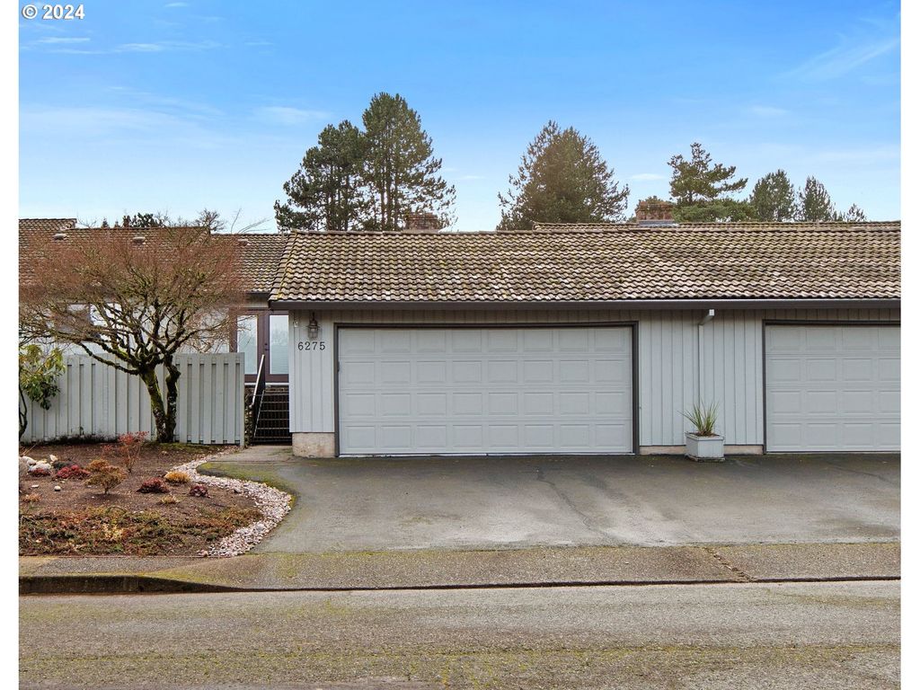 6275 CLUB HOUSE Cir #2, West Linn, OR 97068