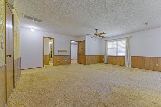 985 N Hampton Road, Harrah, OK 73045
