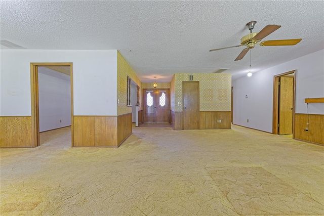 985 N Hampton Road, Harrah, OK 73045