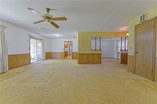985 N Hampton Road, Harrah, OK 73045