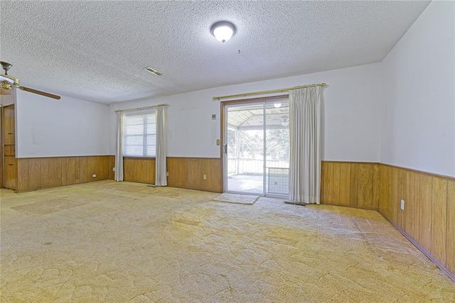 985 N Hampton Road, Harrah, OK 73045