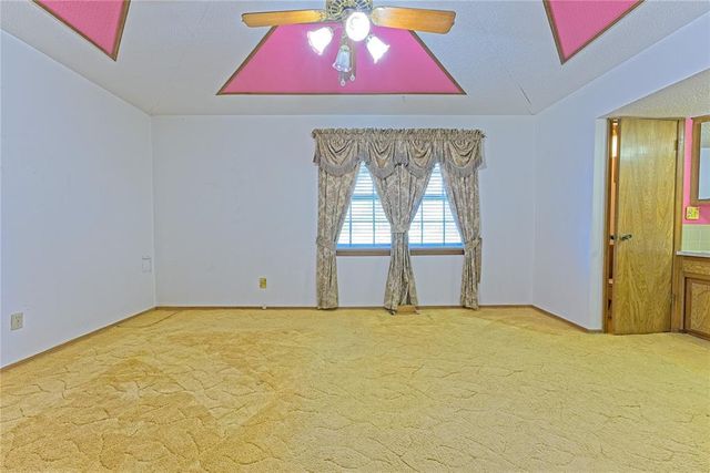 985 N Hampton Road, Harrah, OK 73045