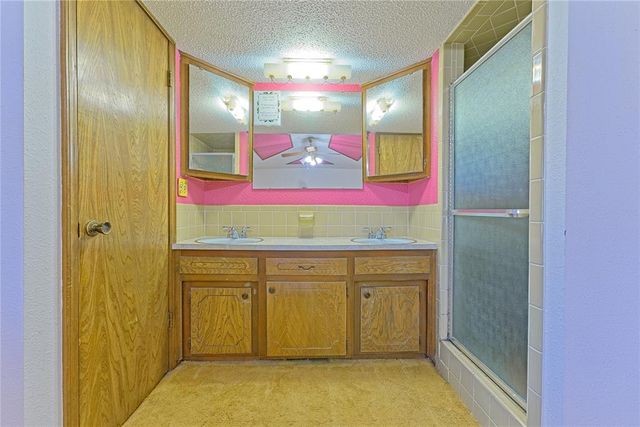 985 N Hampton Road, Harrah, OK 73045