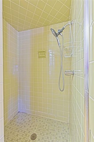 985 N Hampton Road, Harrah, OK 73045