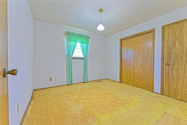 985 N Hampton Road, Harrah, OK 73045