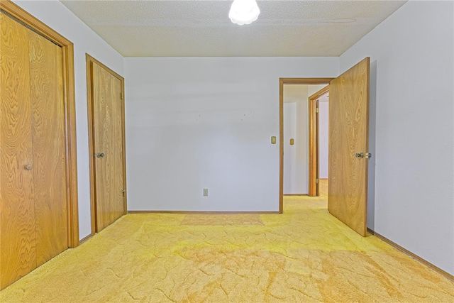 985 N Hampton Road, Harrah, OK 73045