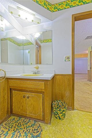 985 N Hampton Road, Harrah, OK 73045