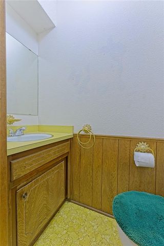 985 N Hampton Road, Harrah, OK 73045