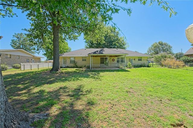 985 N Hampton Road, Harrah, OK 73045